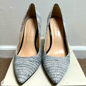 BANANA REPUBLIC “Ninah” Pump in Black/White Snake SZ 7
